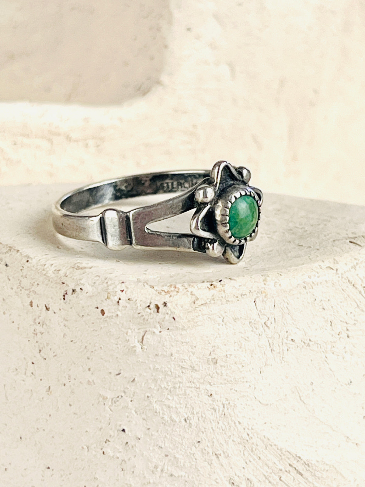 Vintage Native American Green Turquoise & Sterling Silver Ring
