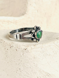 Vintage Native American Green Turquoise & Sterling Silver Ring