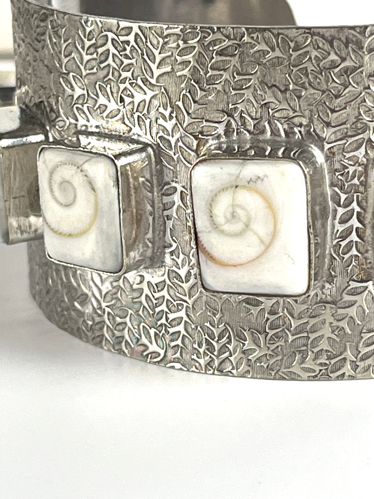 Vintage Sterling Silver Shiva Eye Shell Cuff