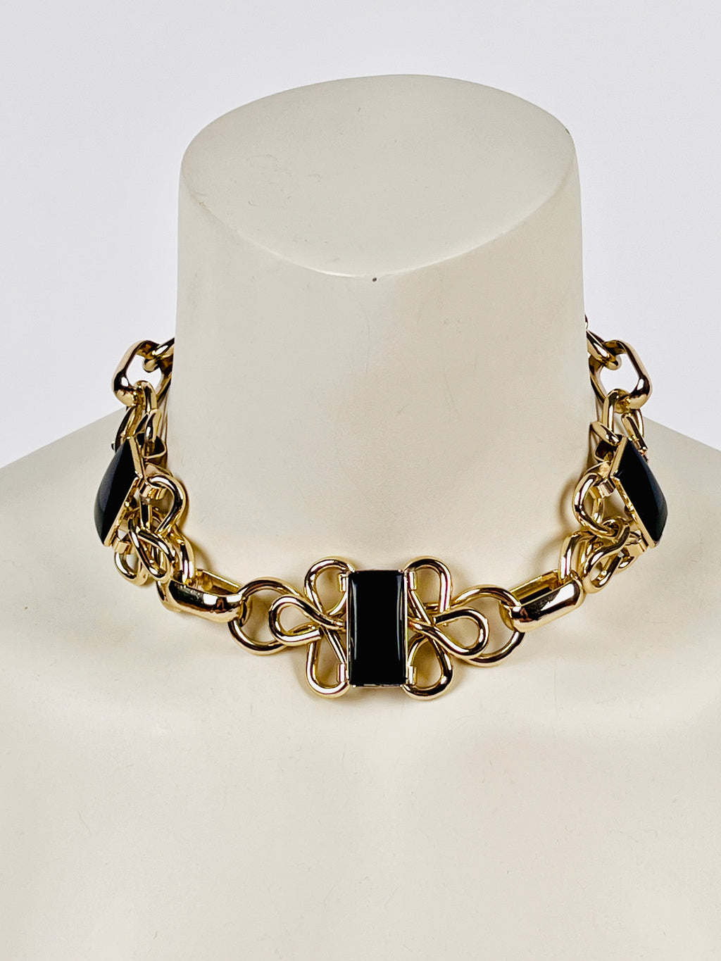 Vintage pendant choker