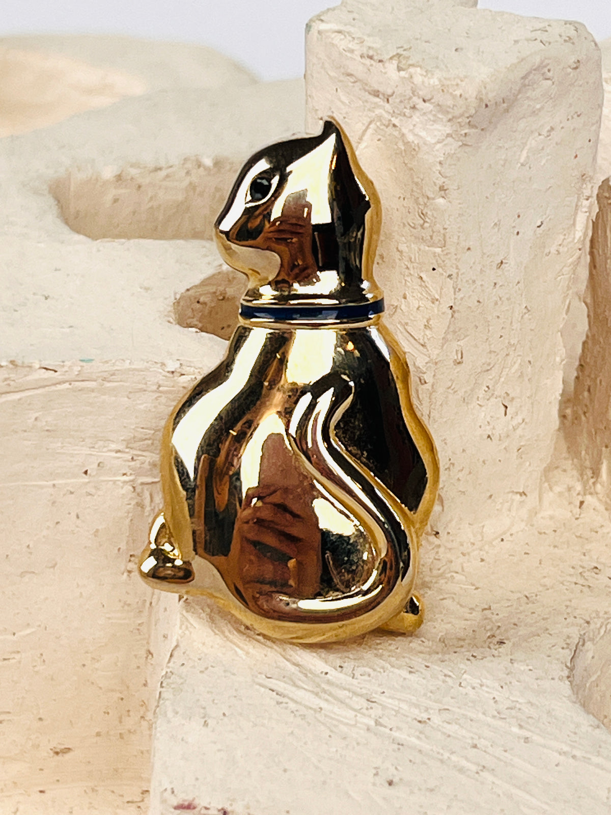 Vintage Seated Cat Brooch