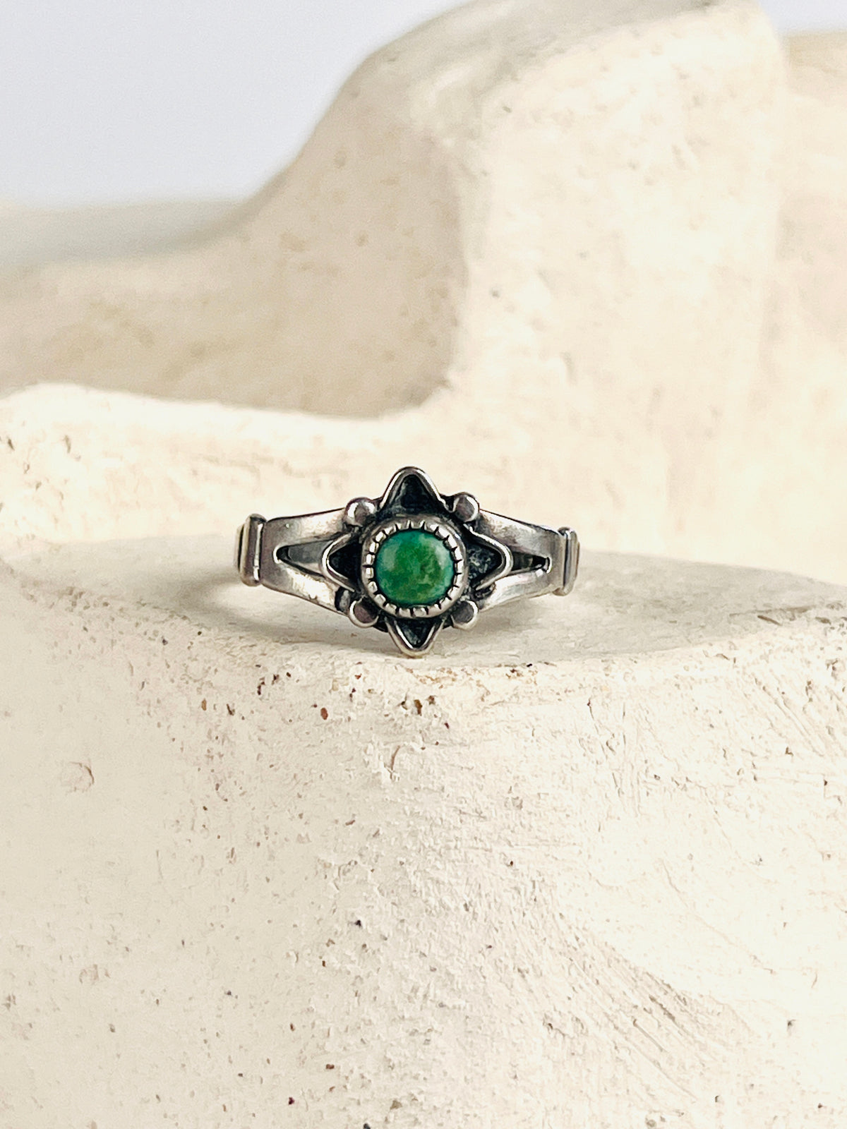 Vintage Native American Green Turquoise & Sterling Silver Ring