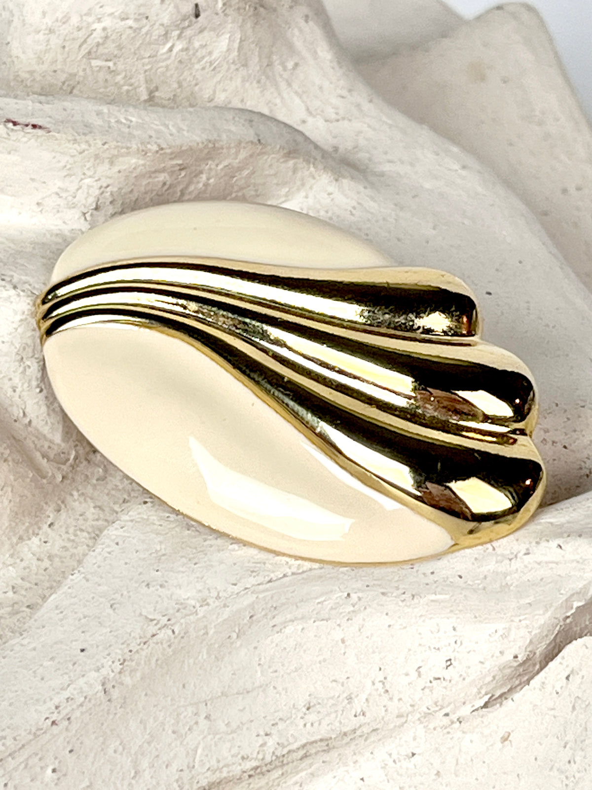 Vintage Beige Enamel and Gold Tone Brooch