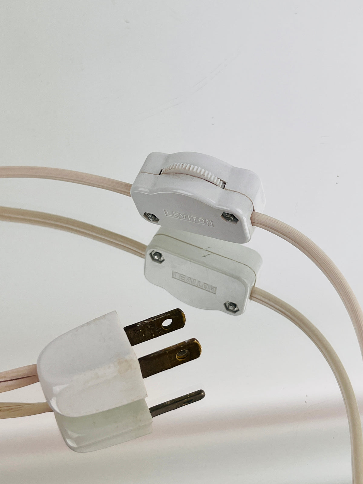 Vintage Lucite and Seashell Lamp