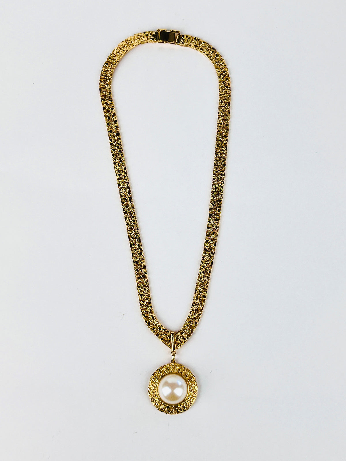 Vintage Gold Tone Faux Pearl Pendant Necklace