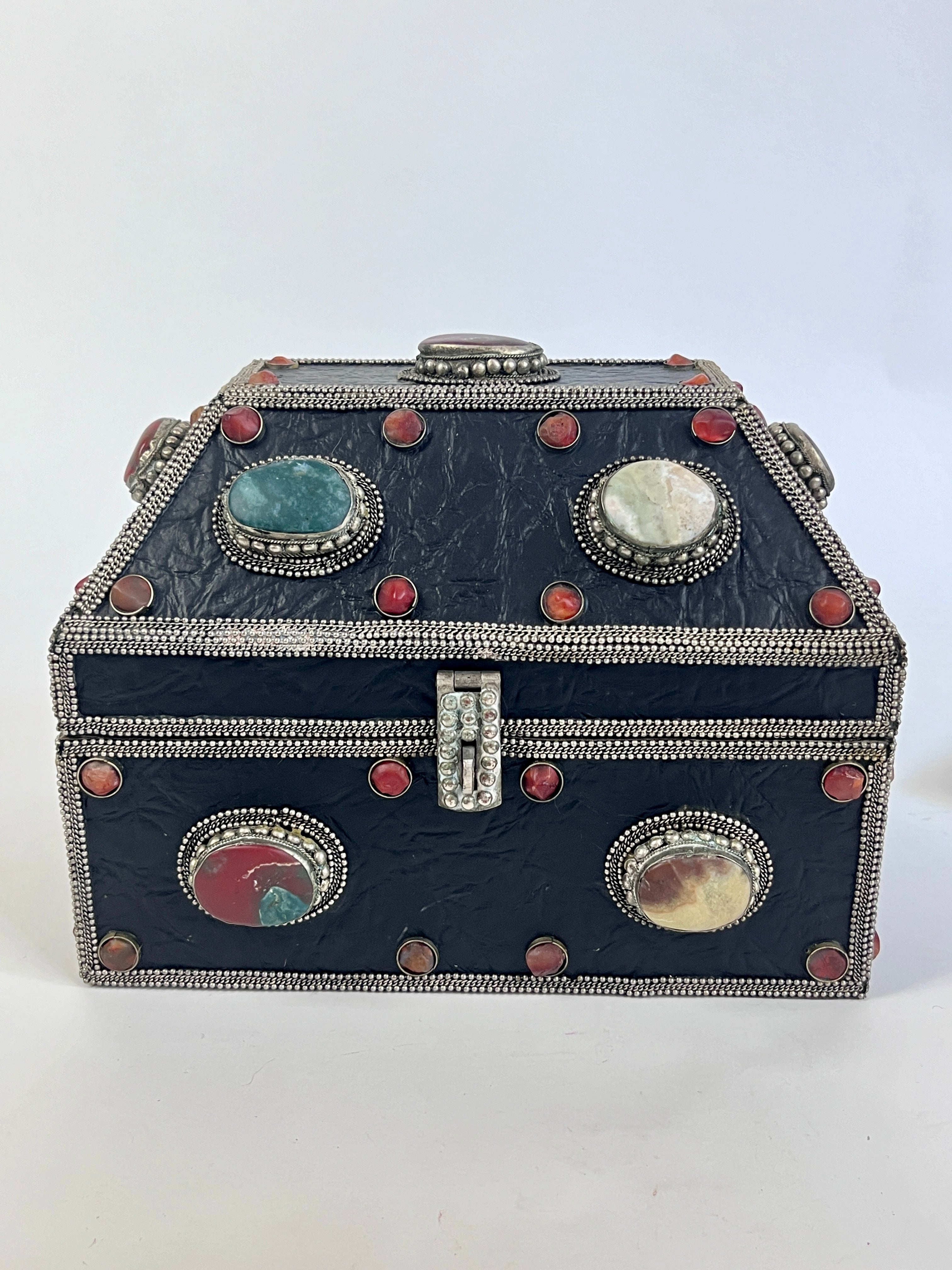 アンティーク 雑貨 70s ビンテージ 総柄 メタルボックス USA 小物入れ Large 1970s Vintage Moroccan Box with Bezeled Agate Stones – Dovetail
