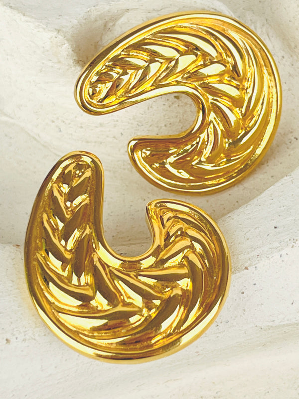 Vintage Textured Gold Tone Earrings
