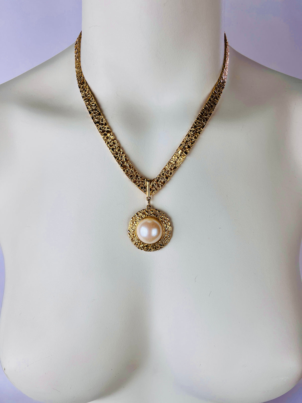 Vintage Gold Tone Faux Pearl Pendant Necklace