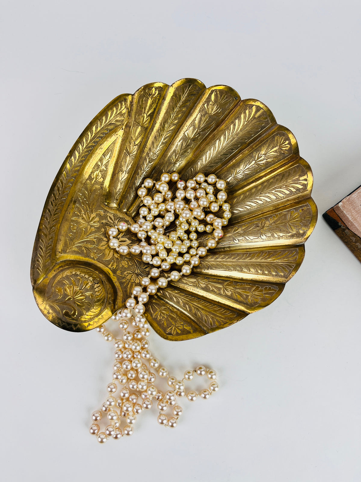 Vintage Hollywood Regency Engraved Brass Shell Bowl