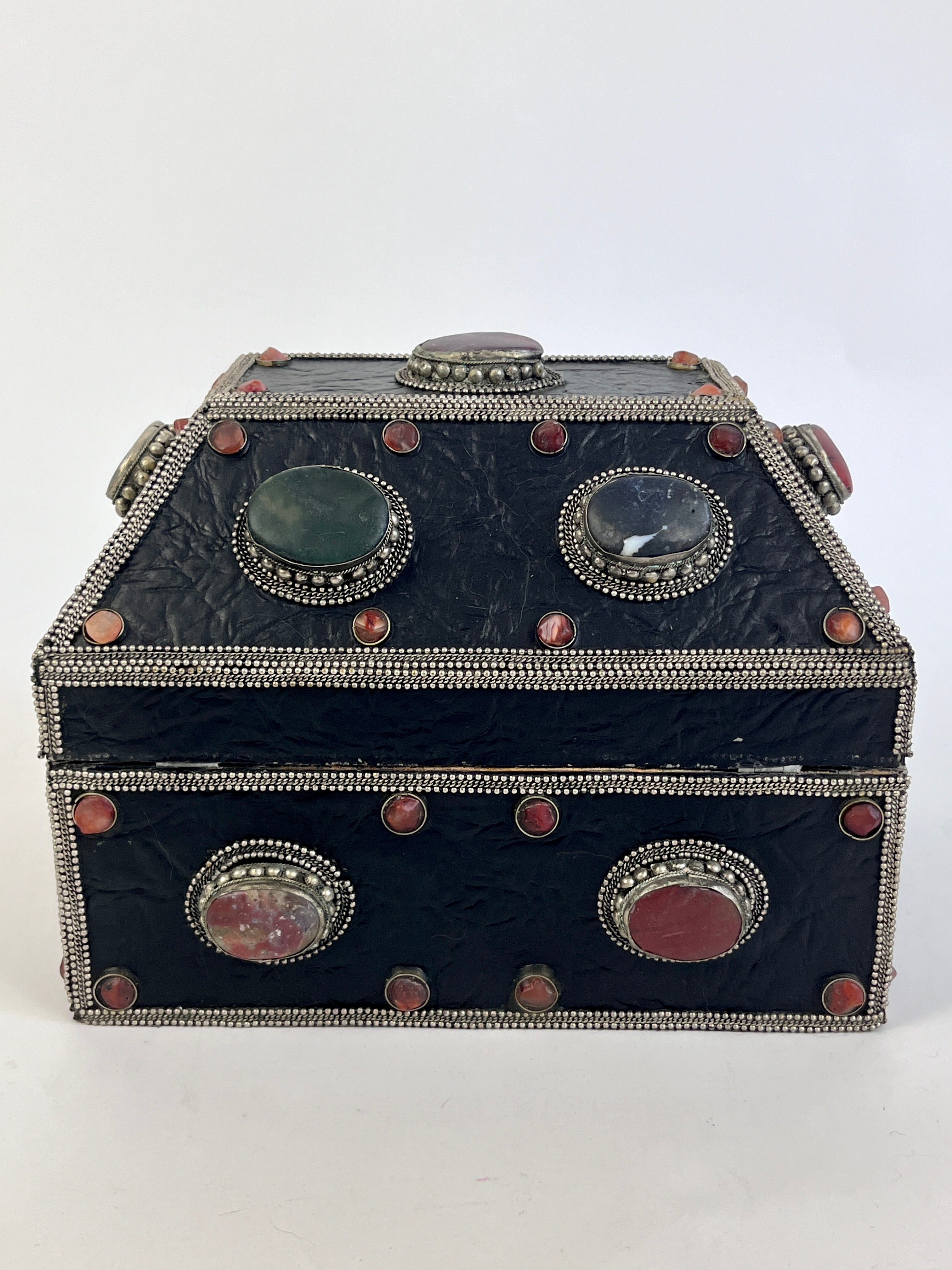 Large 1970s Vintage Moroccan Box with Bezeled Agate Stones – Dovetail