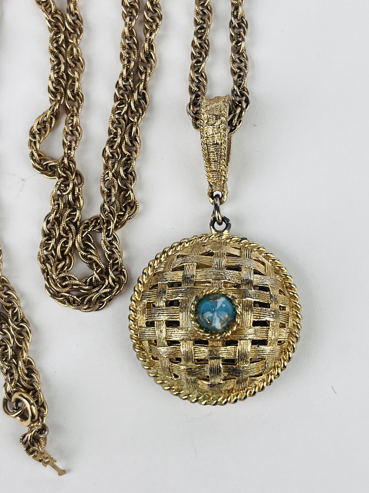 Vintage Basketweave Pendant Necklace