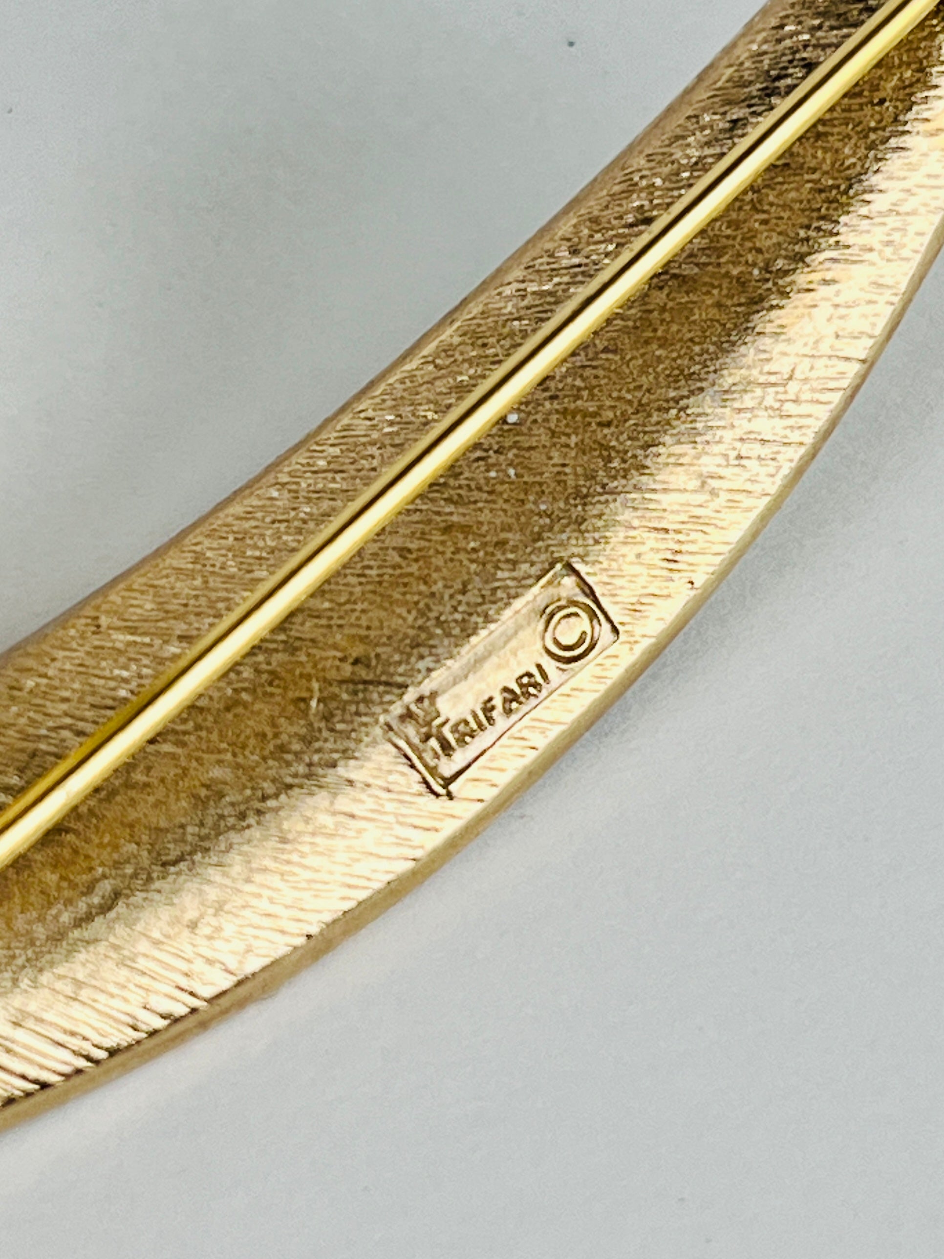 Vintage Crown Trifari Brooch – Dovetail