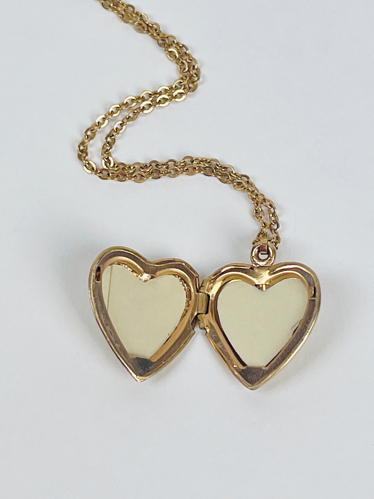 Vintage 14k Gold-Filled Engraved “Mom” Locket