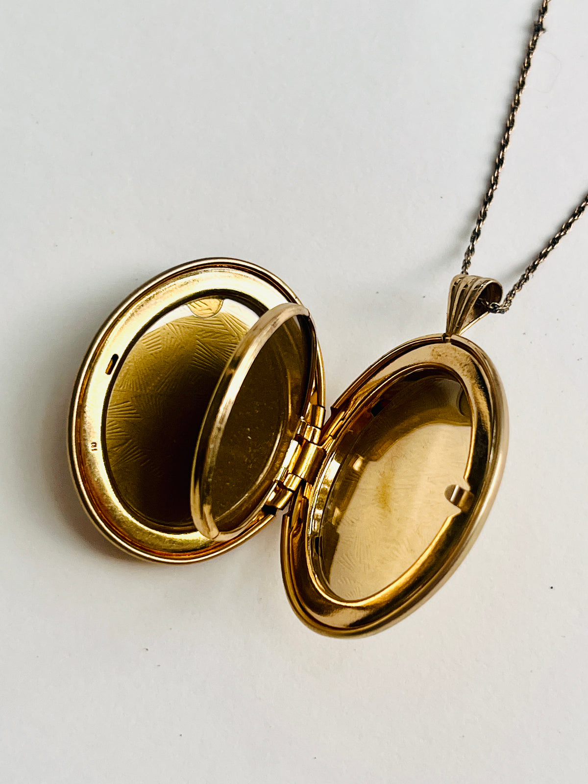 Vintage 14k Gold-Filled Engraved Floral Locket