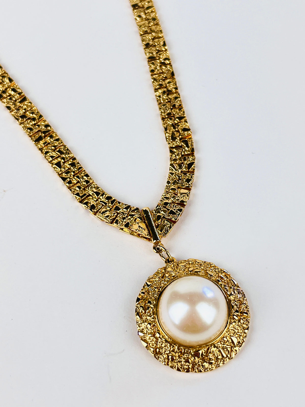 Vintage Gold Tone Faux Pearl Pendant Necklace