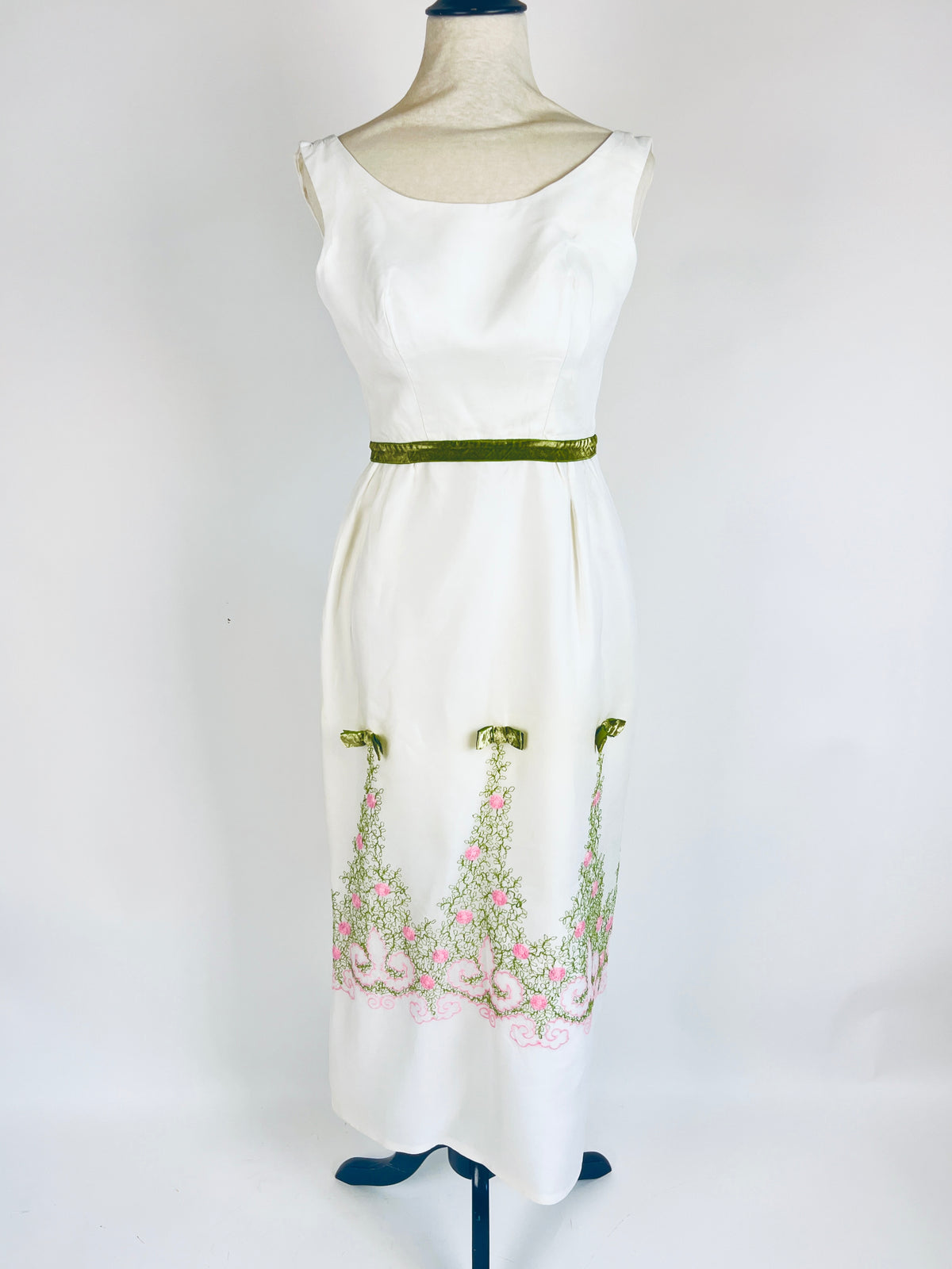 Vintage 1960s Floral Embroidered Dress