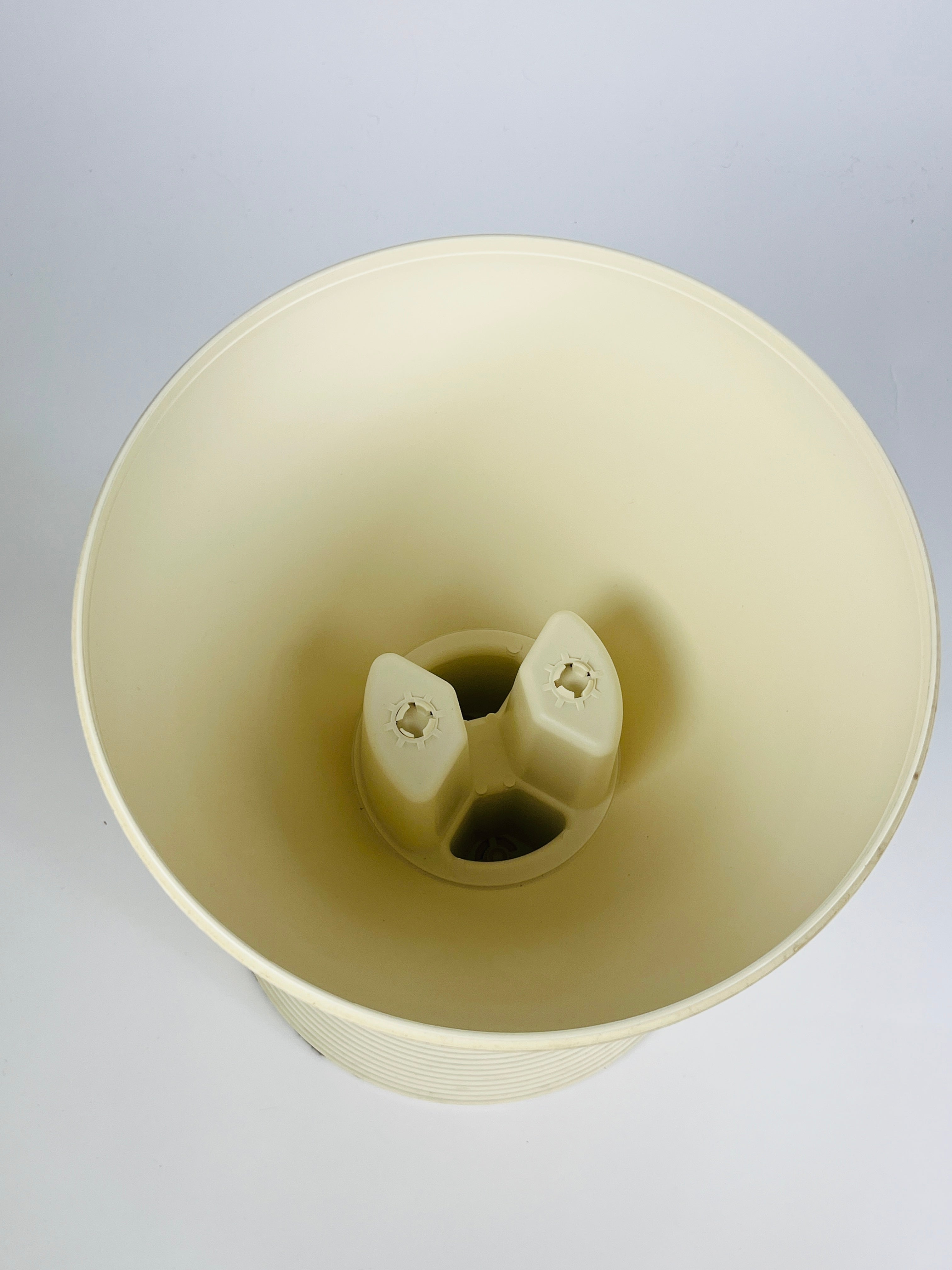 kartell PRINCE AHA 正規品　砂時計型　中古 Kartell】 プリンスアハ（PRINCE AHA）｜砂時計｜スツール｜省