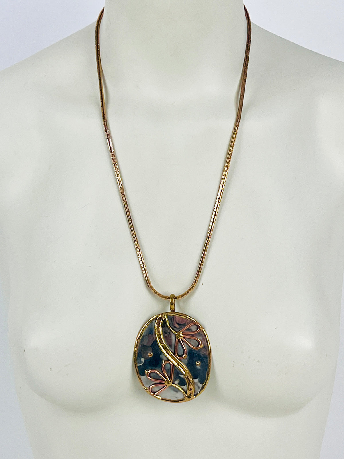 Vintage 1970s Floral Pendant Necklace