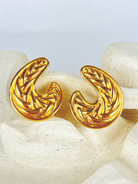 Vintage Textured Gold Tone Earrings