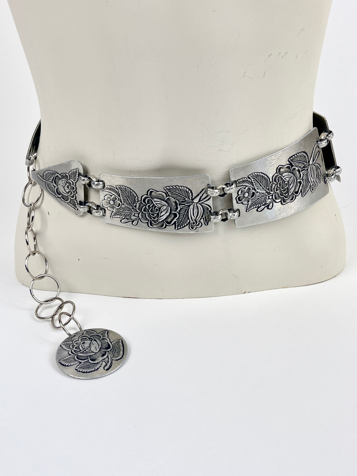 Vintage 1940s Stamped Aluminum Rose Link Belt