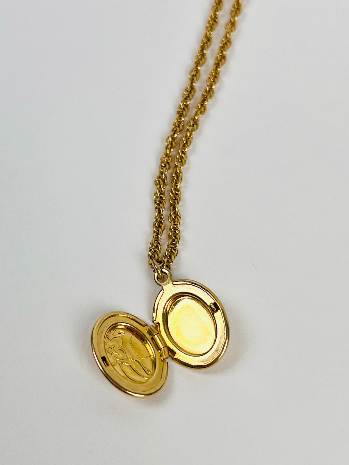 Vintage Oval Flower Engraved Locket