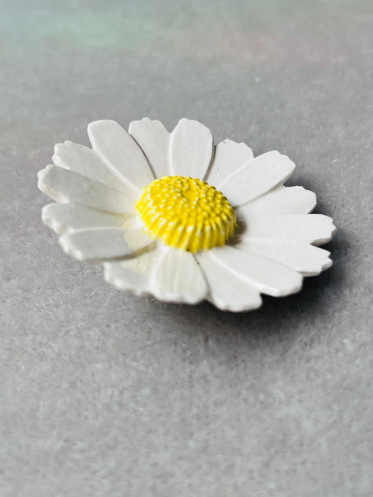 Vintage Ceramic Daisy Brooch